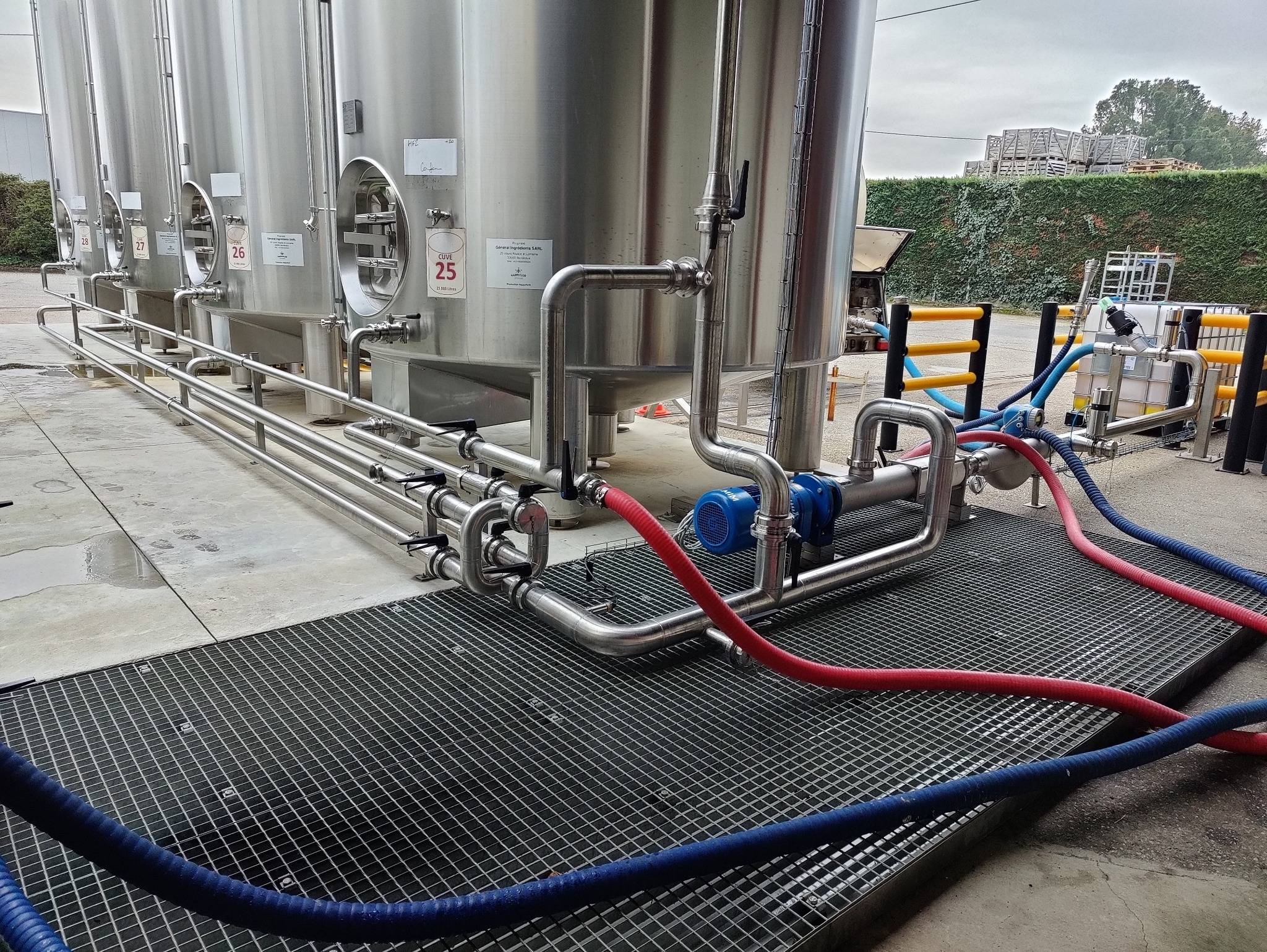 Installation de tuyauterie industrielle en inox réalisée par A.E.I